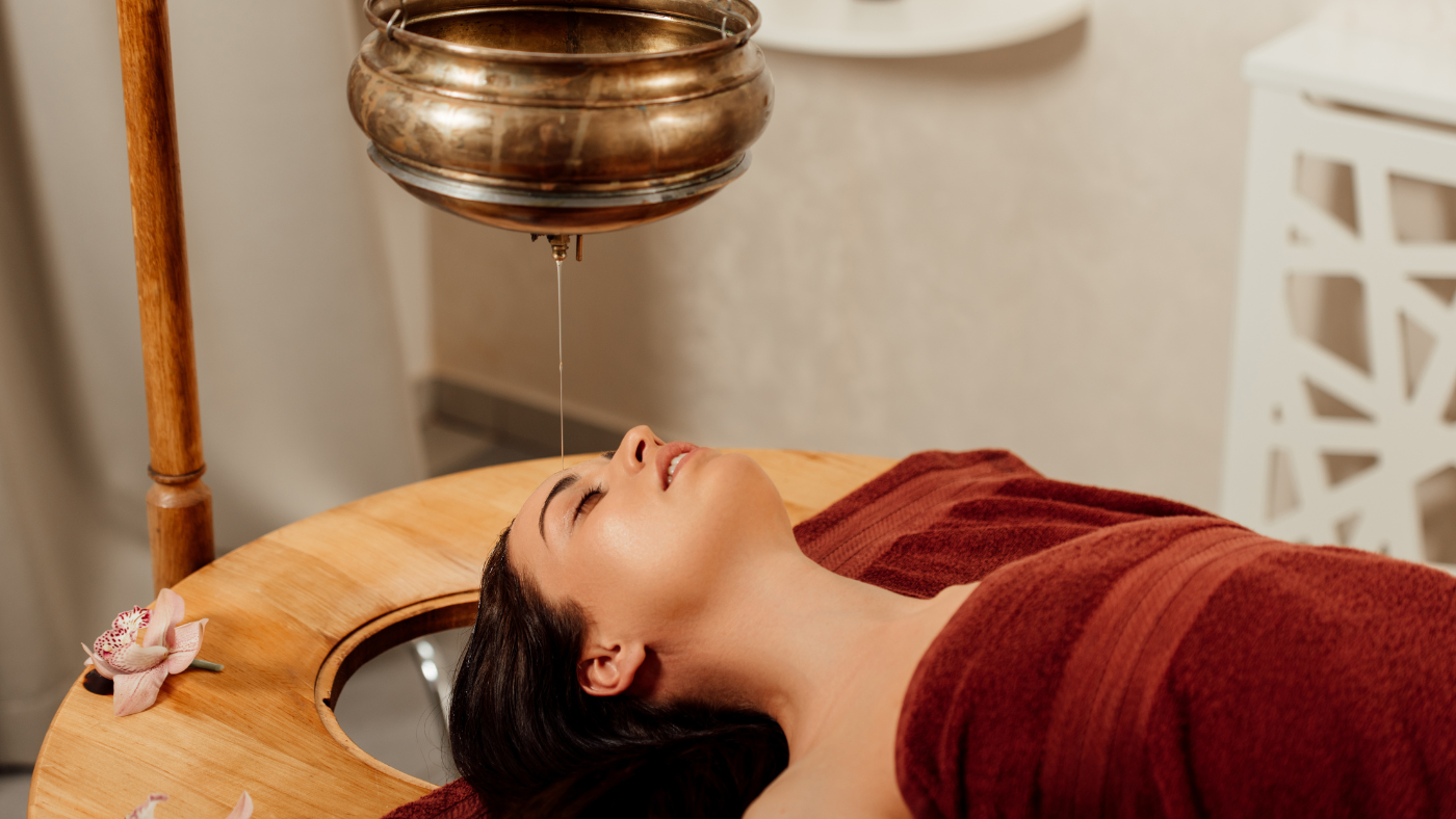 an image illustrates a women getting a treatement to cure dosha in ayurveda